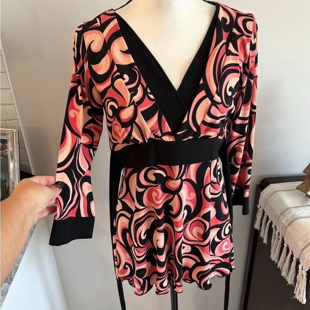 Elegant Black and Pink Swirl Women's Tunic Top with tie Sz Small